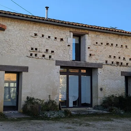 Avec Terrasse Privative, Animaux Admis - Fr-1-653-275 Rivieres (Charente)